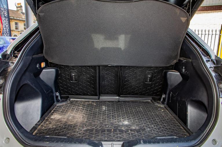 Used Toyota Yaris Cross WN22YUV 25