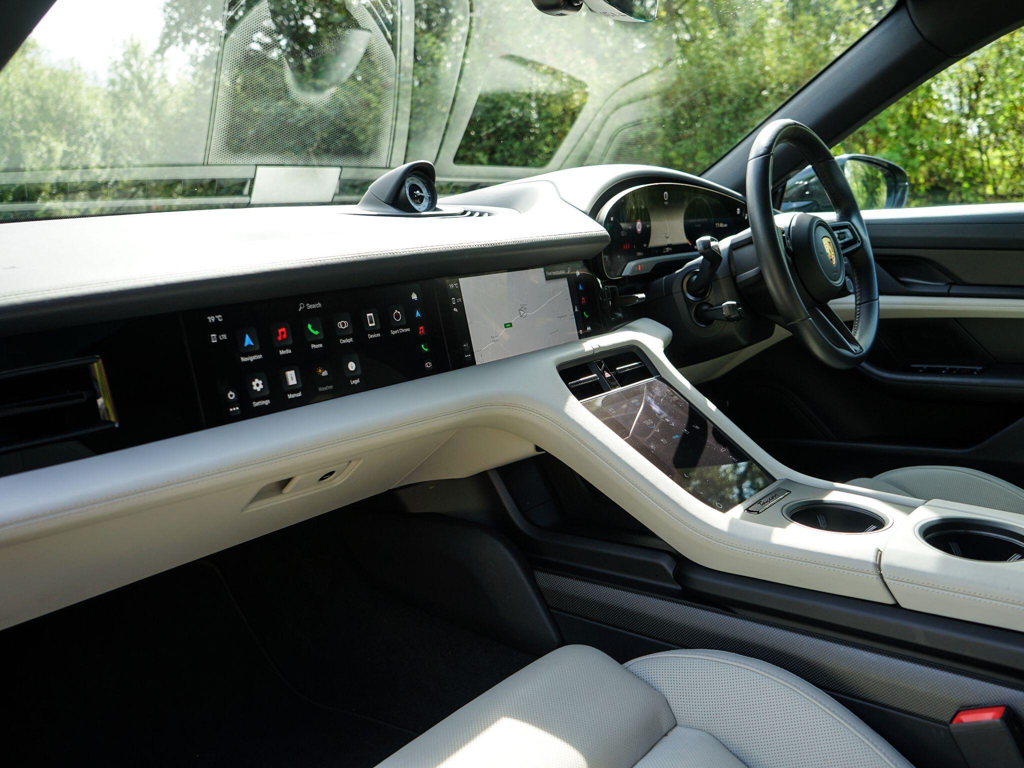 Porsche Taycan Performance Plus 93.4kWh 4S Sport Turismo 5dr Electric Auto 4WD (11kW Charger) (571 ps) — photo 24