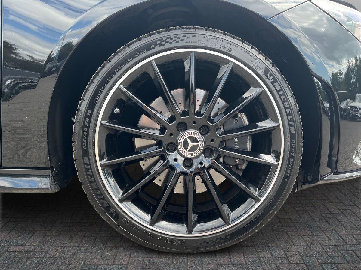 Mercedes-Benz CLA Photo 8