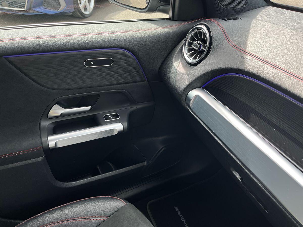 Mercedes-Benz EQB Photo 40