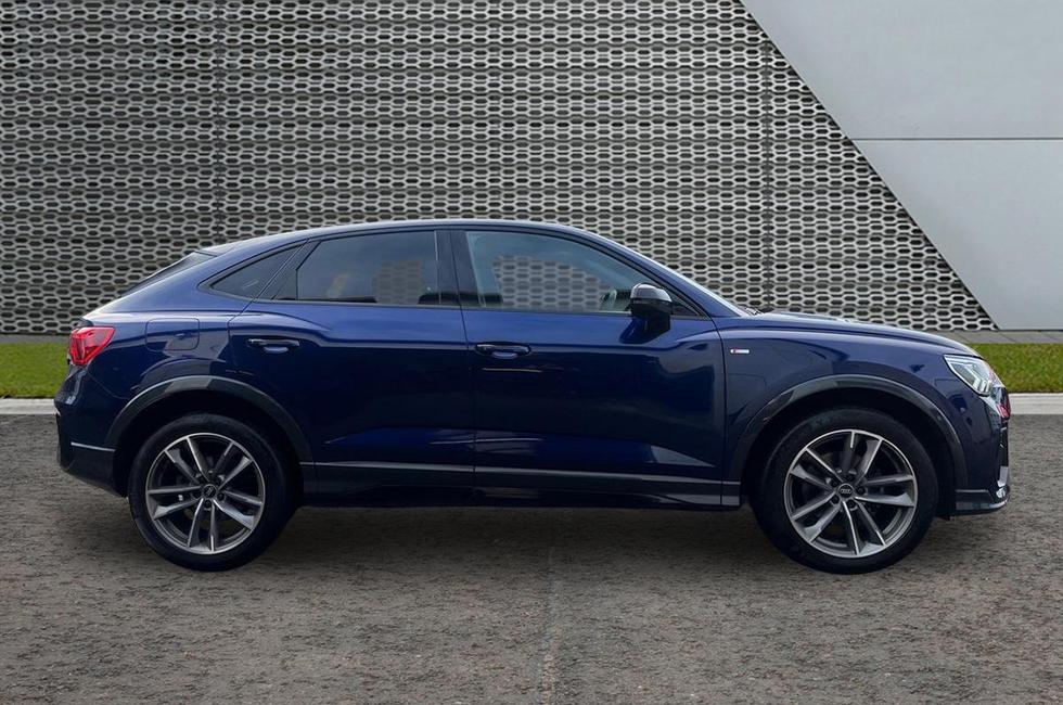 Audi Q3 Photo at-6119e583815644c4860d3c8f4732475a.jpg