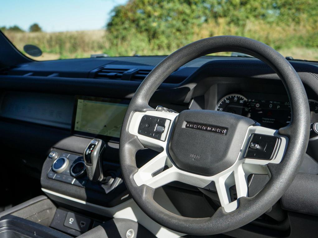 Used Land Rover Defender 90 AV23YSC 18