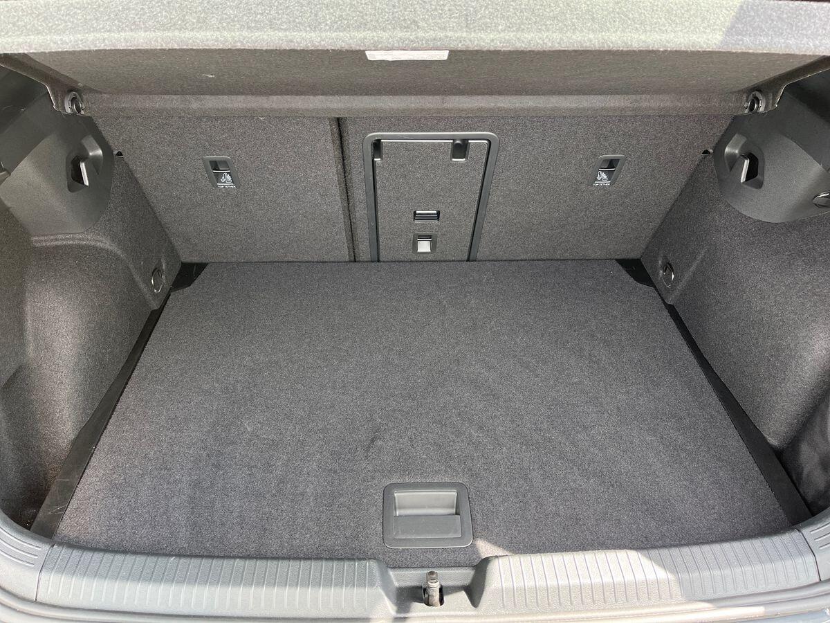 Volkswagen Golf Photo at-6193a50508a246a1835e92ef675b3760.jpg
