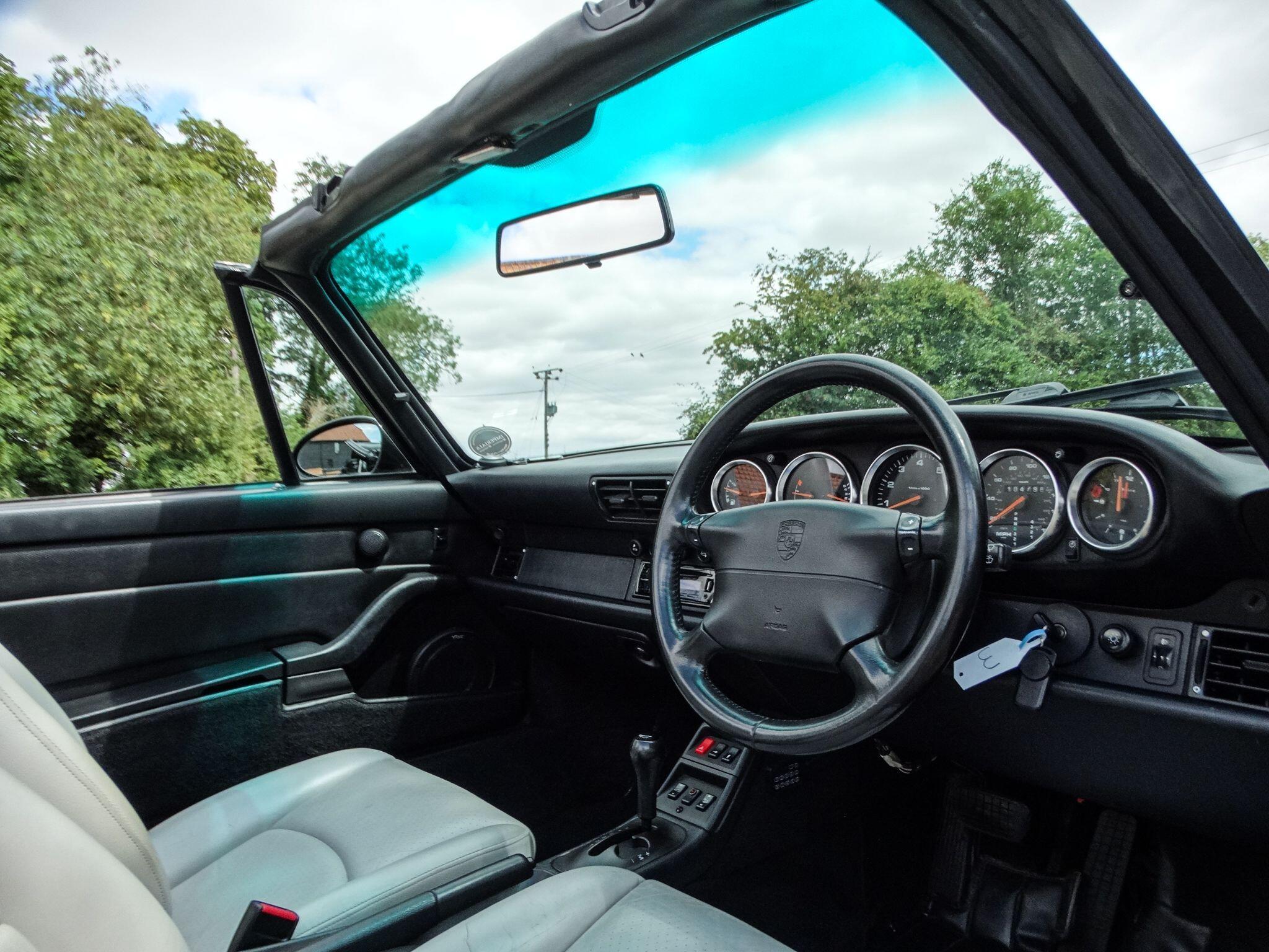 Porsche 911 3.6 993 Carrera Cabriolet Tiptronic S 2dr — photo 22