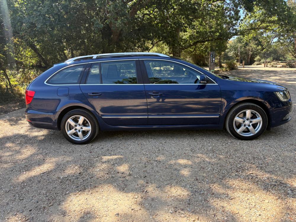 Skoda Superb Photo at-61cfbc2b618f4a828b150acd6326c904.jpg
