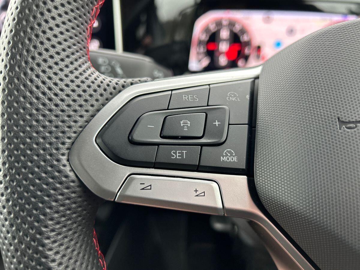 Volkswagen Golf Photo at-61e93d2394e441b98fbb5c4650d92e50.jpg