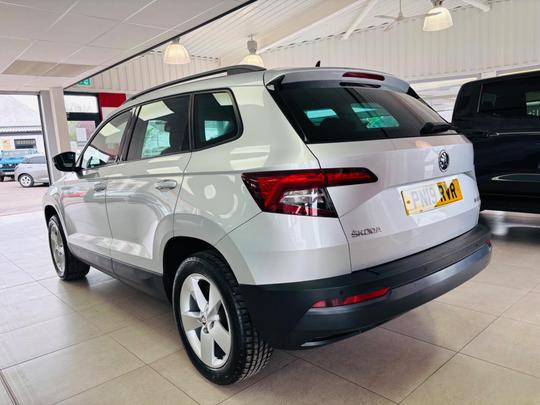 Skoda Karoq Photo at-62056fd8ae9e4fb7a88503e8159d839b.jpg