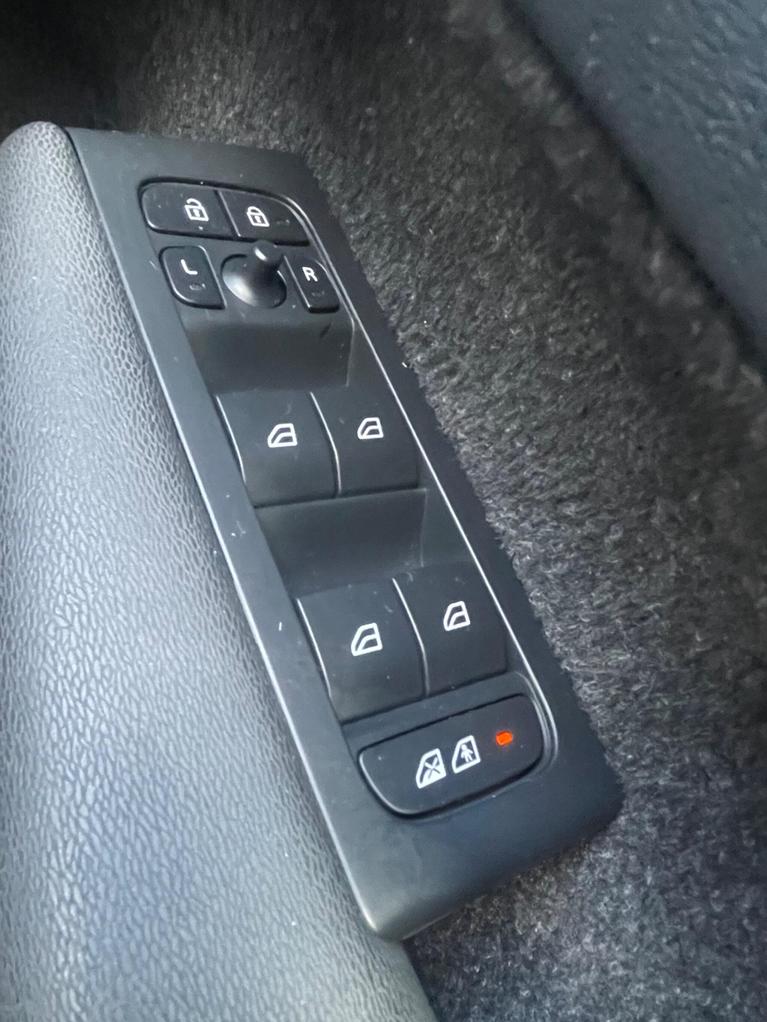 Used Volvo XC40 BJ73VMH 15