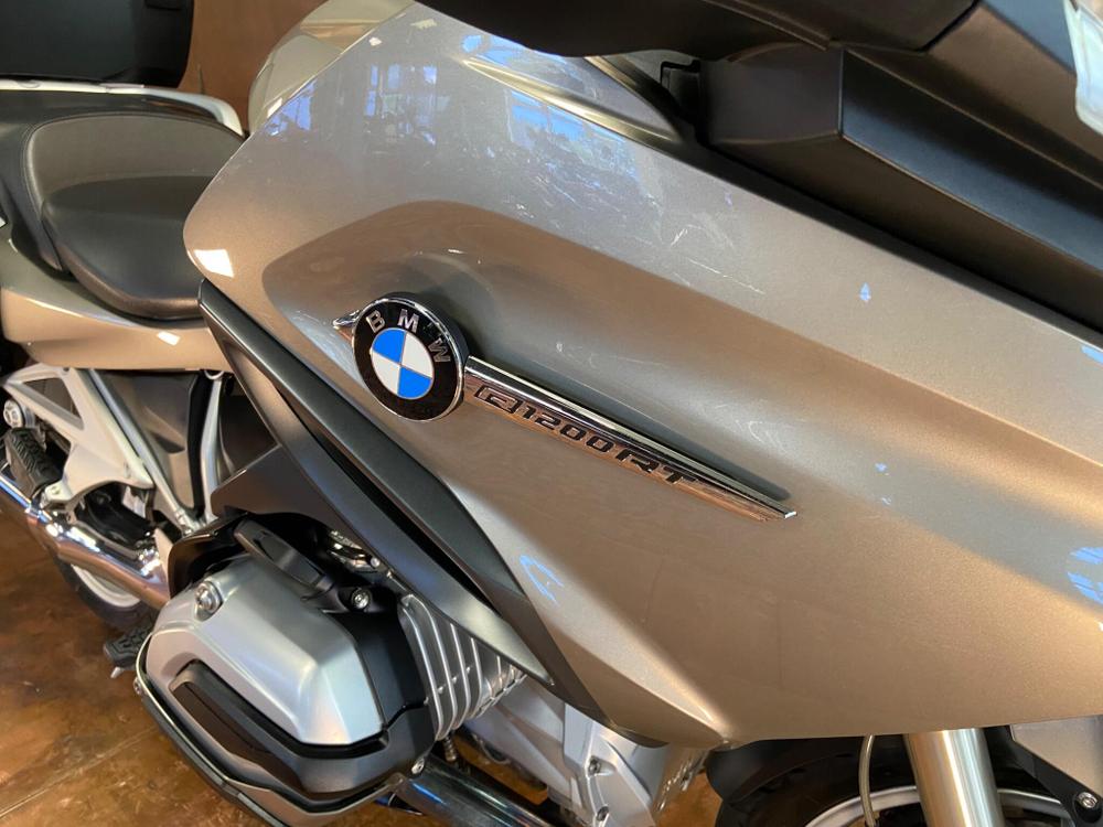 BMW R 1200 RT Photo at-62432eddccaa4d0b9cd32a0d39b8d27a.jpg