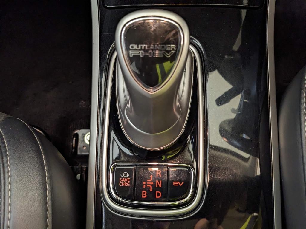 Used 2019 Mitsubishi Outlander White £14,500 | 49,900 Miles | V12