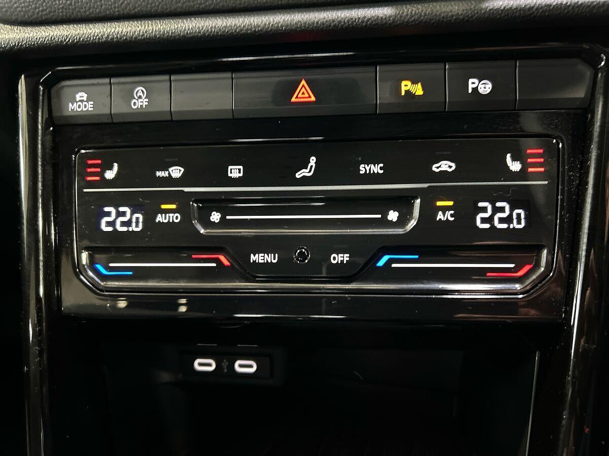 Volkswagen T-Roc Photo at-62706018bd834f9aaa3c156bae28436f.jpg