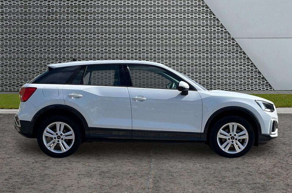 Audi Q2 Photo at-6285fee86c984177af12e130f4db10d4.jpg