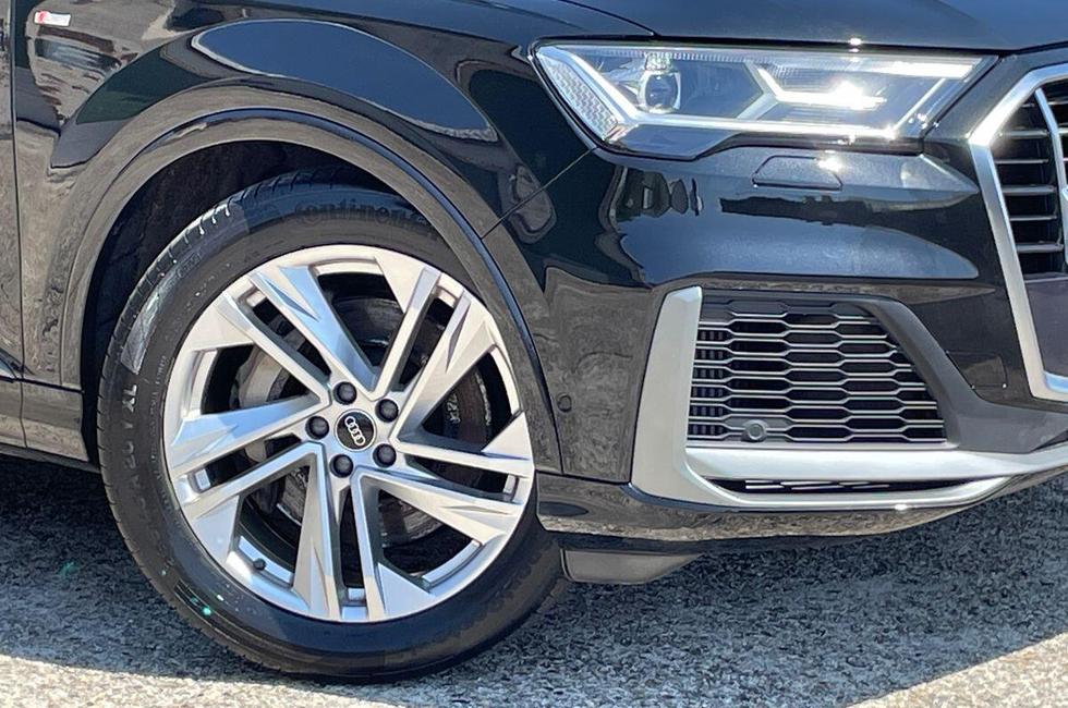 Audi Q7 Photo at-62b7ec2c0f8744b9a070110a28433ab6.jpg