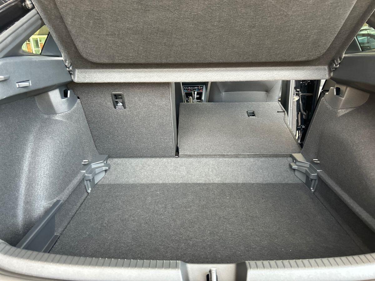 Volkswagen Taigo Photo at-630774efcc7646cbb03a00c937bdefa7.jpg
