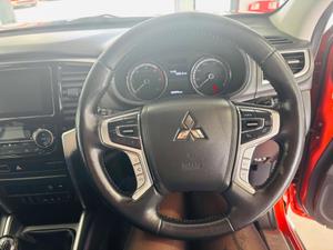 Mitsubishi L200 Photo 33