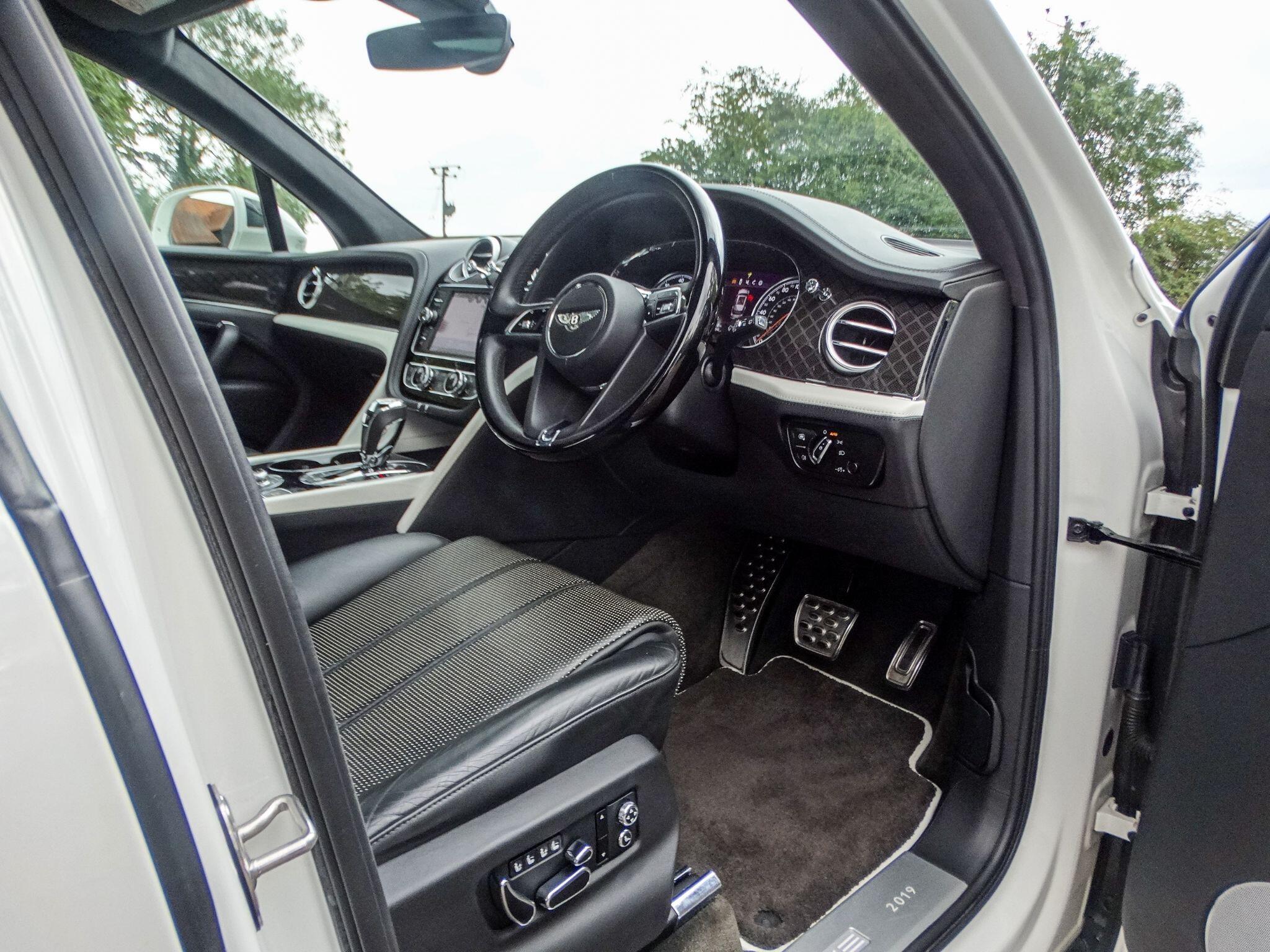 Bentley Bentayga 4.0 V8 Auto 4WD Euro 6 (s/s) 5dr — photo 30