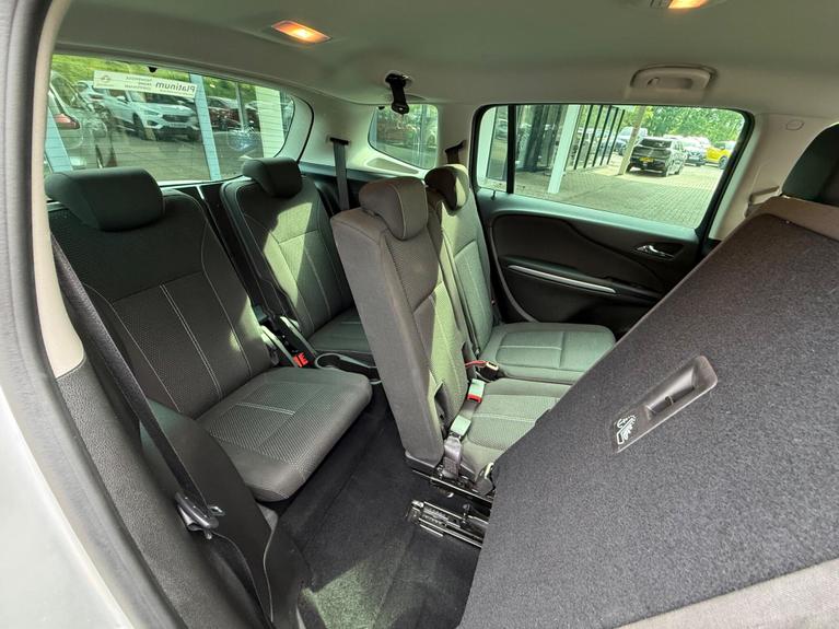 Used Vauxhall Zafira Tourer VN66YOP 14