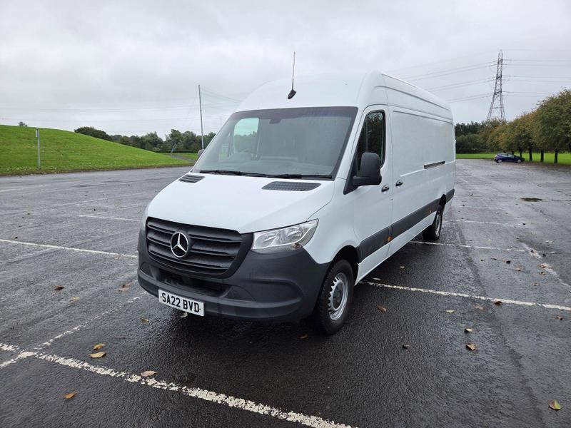 Mercedes-Benz Sprinter Photo at-6387f1c5e51f473987e415584b85292b.jpg