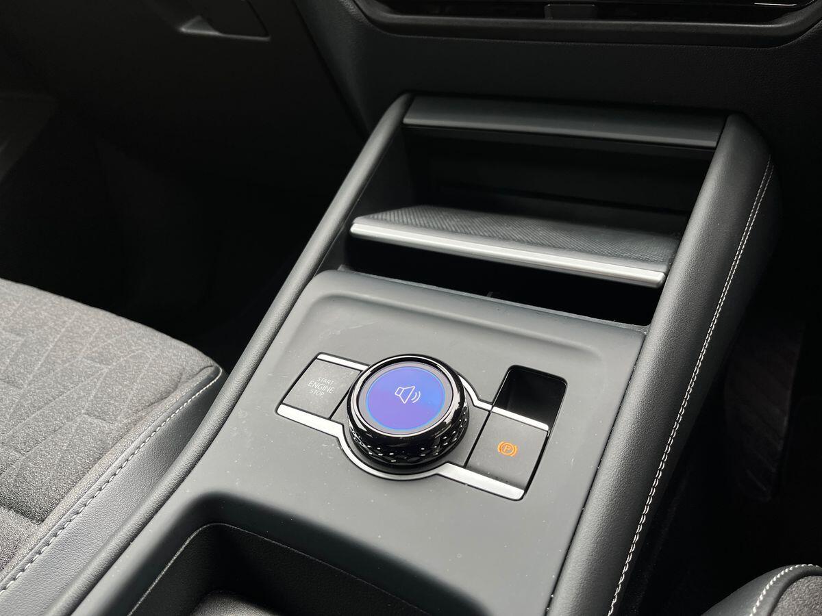 Volkswagen Tiguan Photo at-63b1a52f963246cc96a80b7cd616195c.jpg