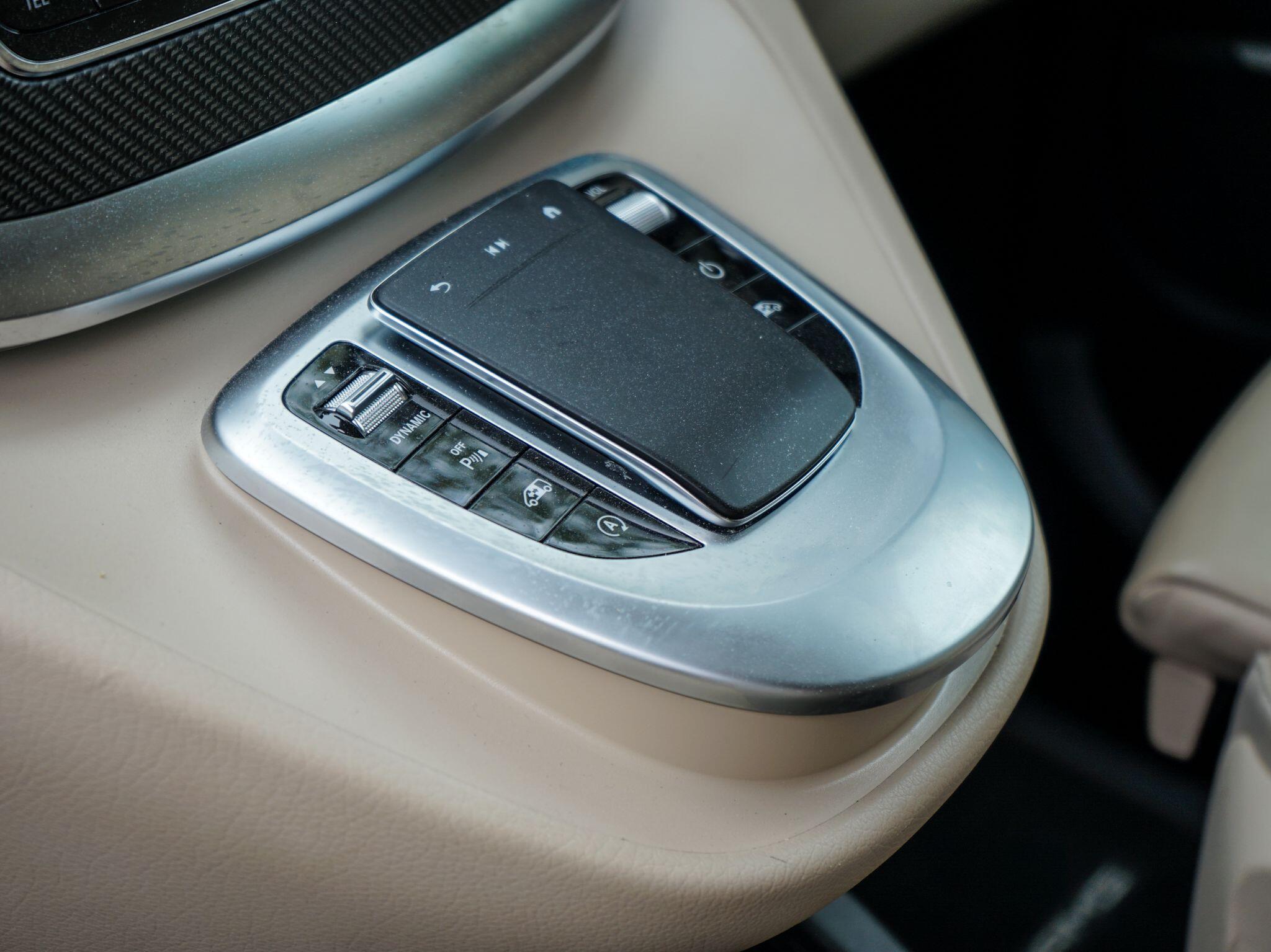 Mercedes-Benz V Class 2.0 V300d AMG Line G-Tronic+ Euro 6 (s/s) 5dr XLWB — photo 18