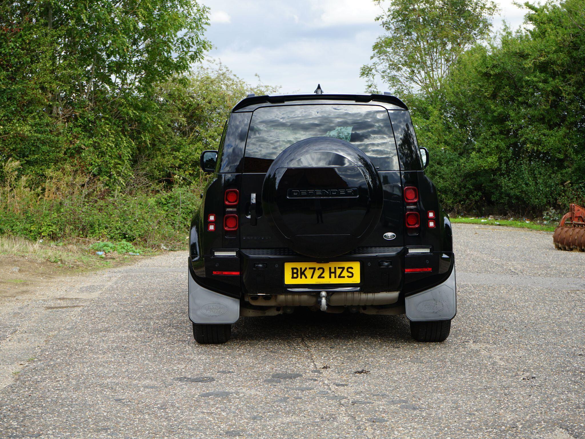 Land Rover Defender 110 3.0 D300 MHEV X-Dynamic SE SUV 5dr Diesel Auto 4WD Euro 6 (s/s) (300 ps) — photo 11