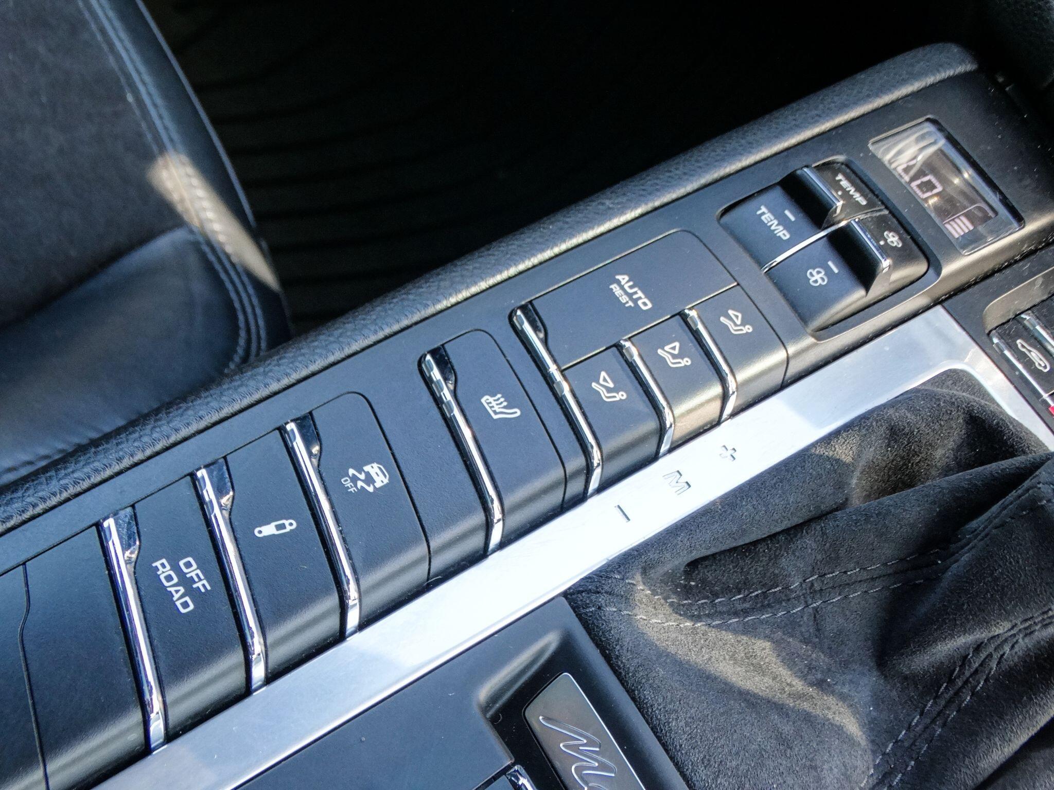 Porsche Macan 2.9T V6 GTS PDK 4WD Euro 6 (s/s) 5dr — photo 29