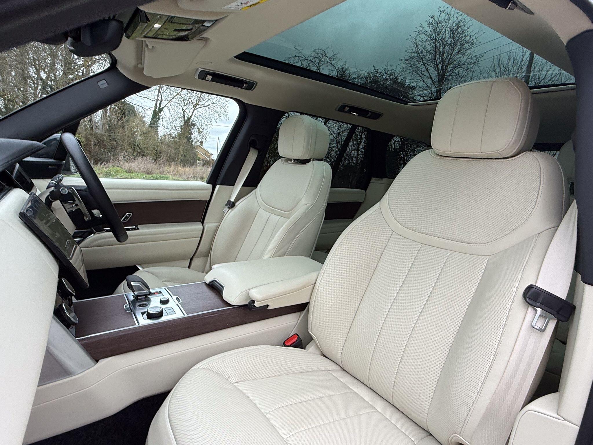 Land Rover Range Rover 3.0 P440e 38.2kWh SE SUV 5dr Petrol Plug-in Hybrid Auto 4WD Euro 6 (s/s) (440 ps) — photo 12