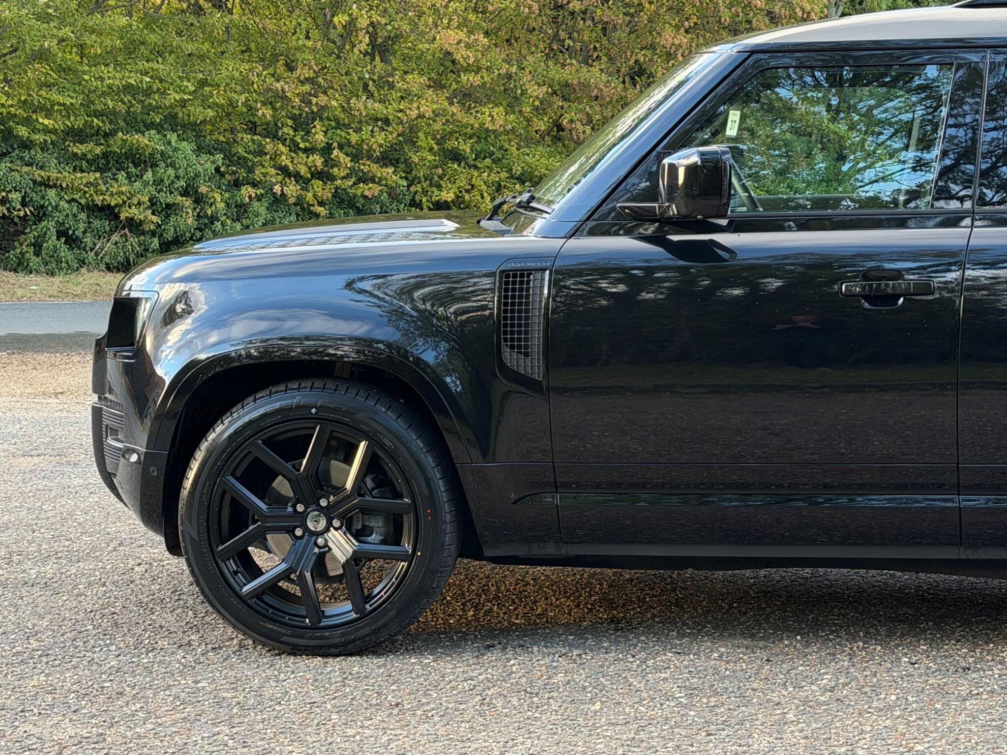 Land Rover Defender 110 3.0 D250 MHEV X-Dynamic SE Auto 4WD Euro 6 (s/s) 5dr — photo 17