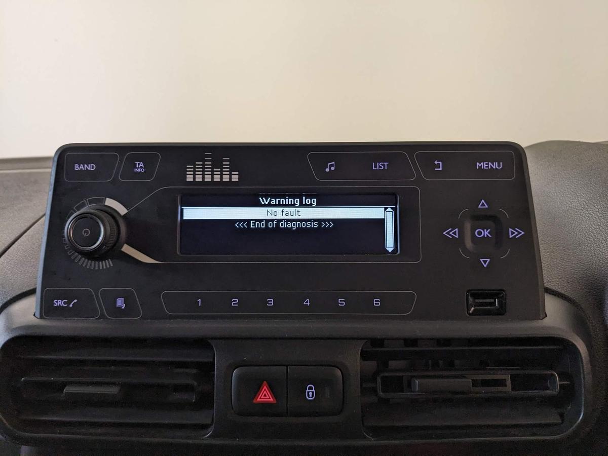 How to change the car radio of a Citroën Berlingo?, radio-shop