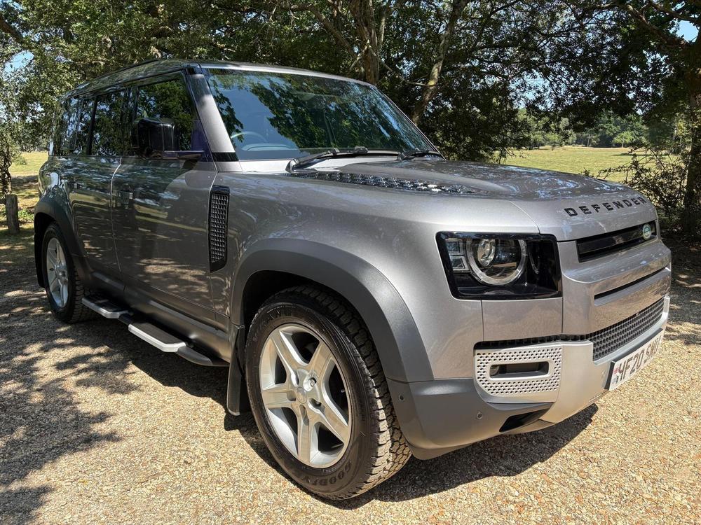 Land Rover Defender 110 Photo at-64837502a5c948989cb2ad0237fa50fd.jpg