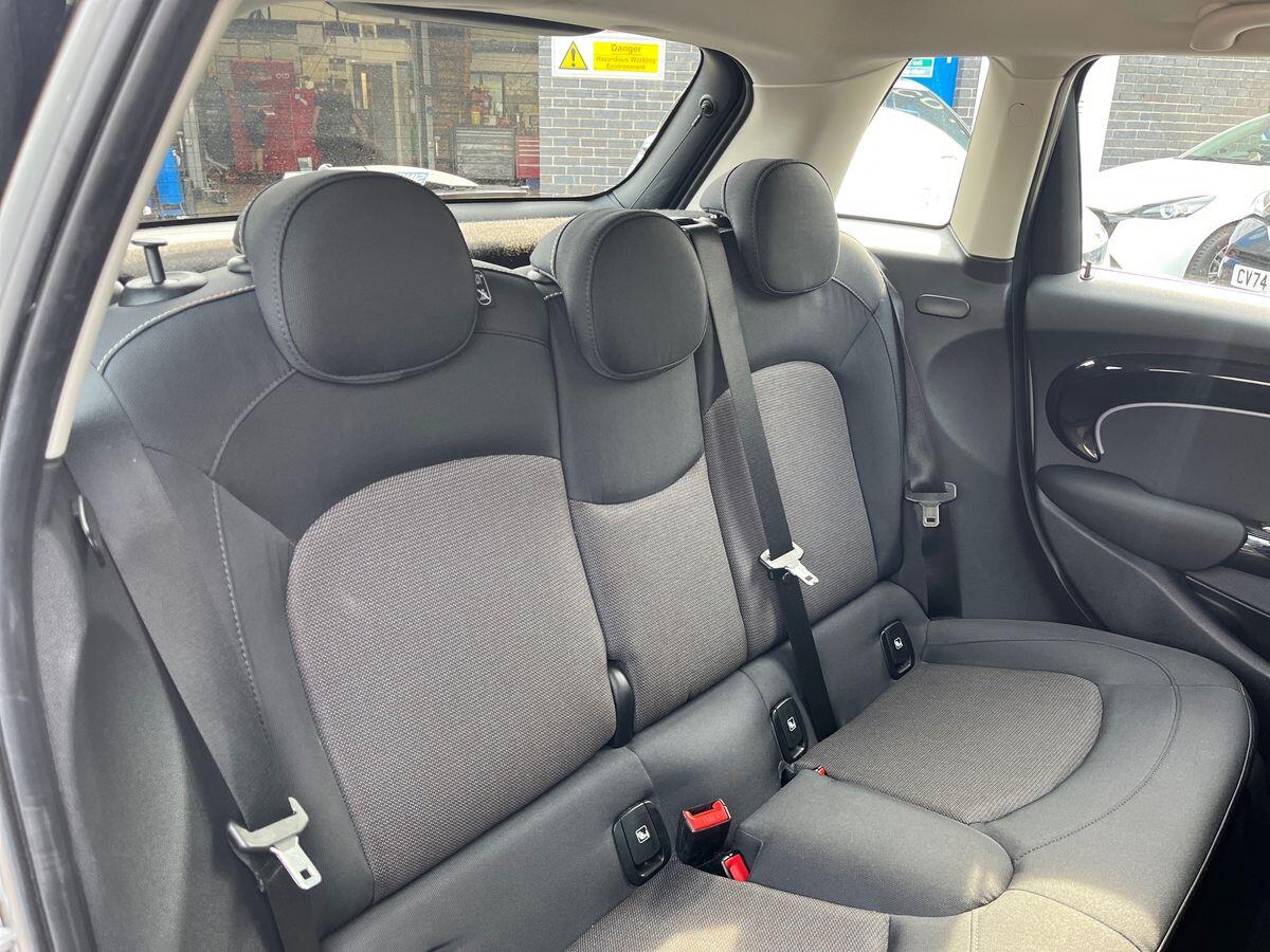 MINI Hatch Photo 29