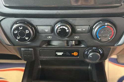 Isuzu D-MAX Photo at-64bad04b95a64c55852854fdc3ed853d.jpg