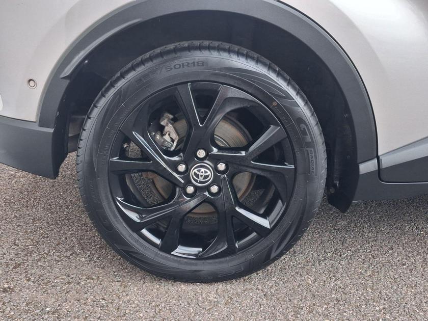 Toyota C-HR Photo at-64c55c1c440f449794d5c02a300ac9c2.jpg