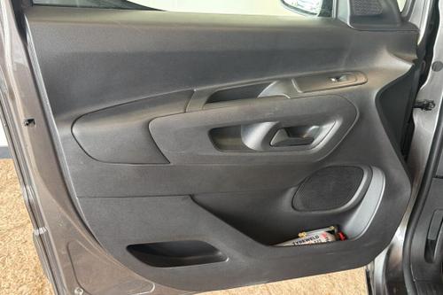 Vauxhall COMBO Photo at-64d099cd3c4540edb84579106b9881aa.jpg