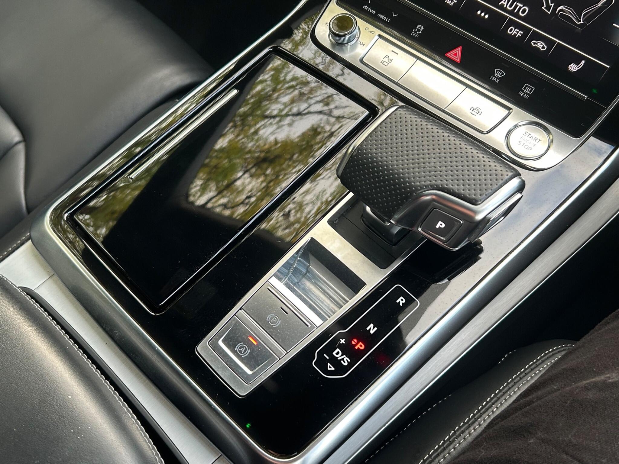 Audi Q8 3.0 TDI V6 50 S line Tiptronic quattro Euro 6 (s/s) 5dr — photo 12