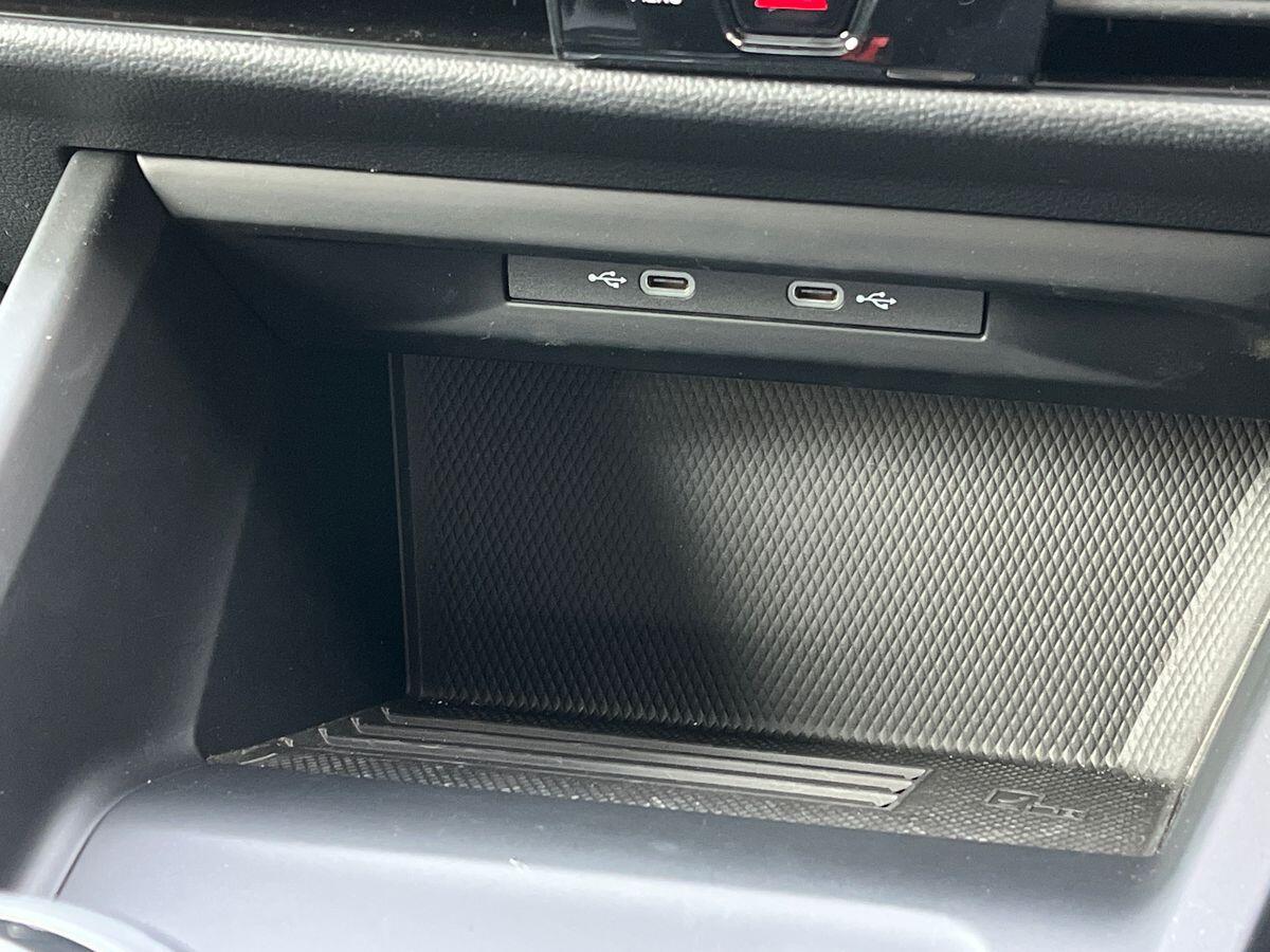 Volkswagen Golf Photo at-65071fd47b2e422189b10029282fb257.jpg
