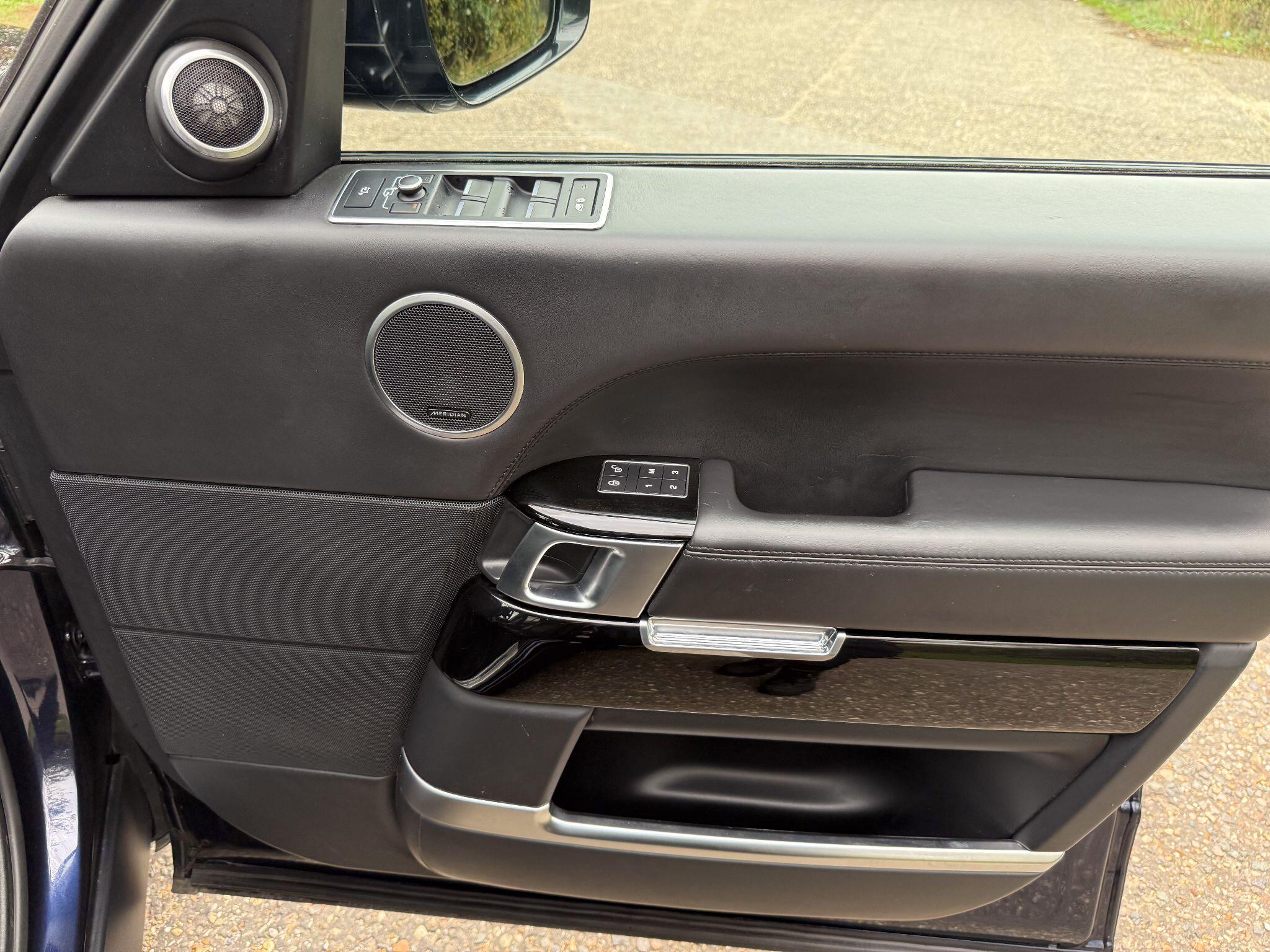 Land Rover Range Rover 3.0 TD V6 Autobiography Auto 4WD Euro 6 (s/s) 5dr — photo 31