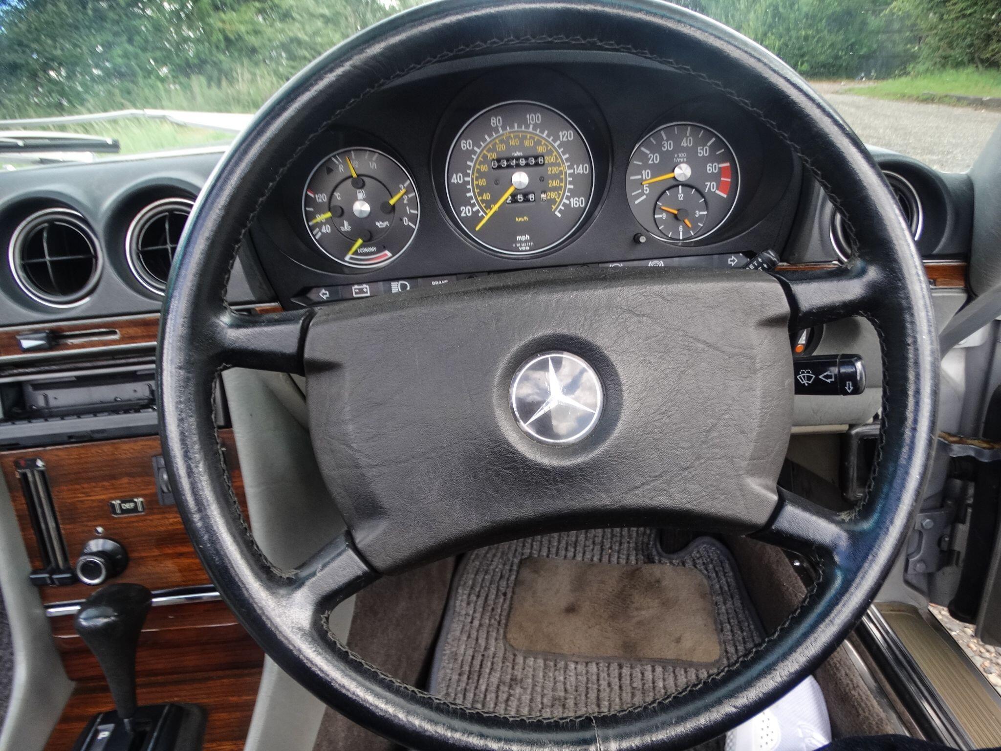 Mercedes-Benz 500 SL — photo 10