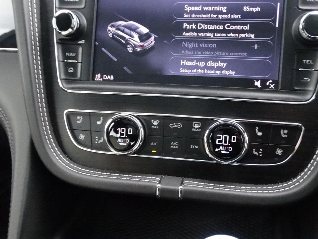 Used Bentley Bentayga LJ19YZS 29