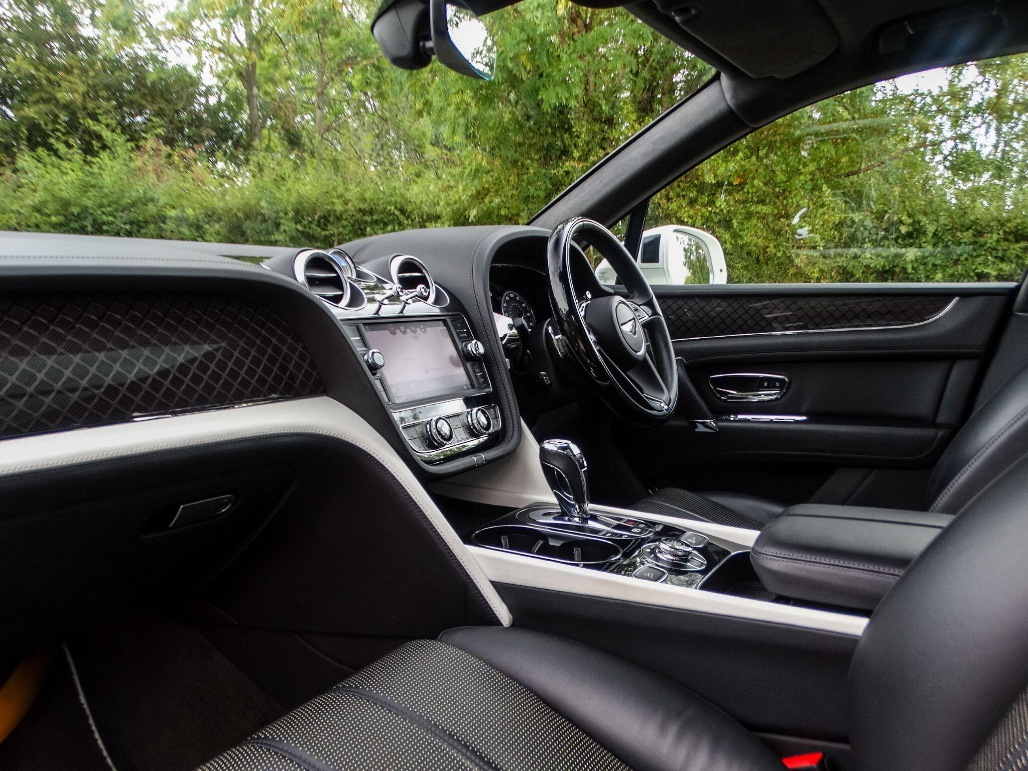 Bentley Bentayga 4.0 V8 Auto 4WD Euro 6 (s/s) 5dr — photo 24