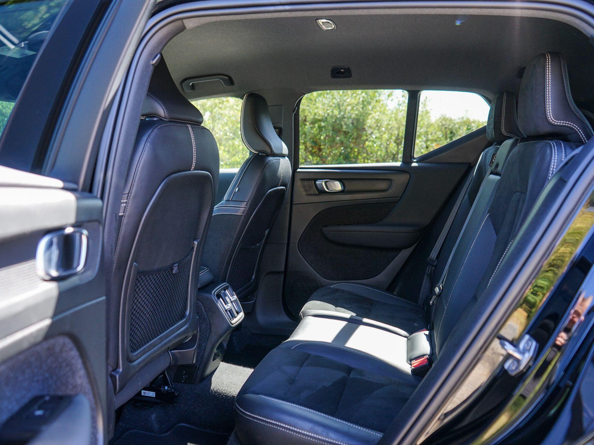 Volvo XC40 1.5 T3 R-Design Euro 6 (s/s) 5dr — photo 11