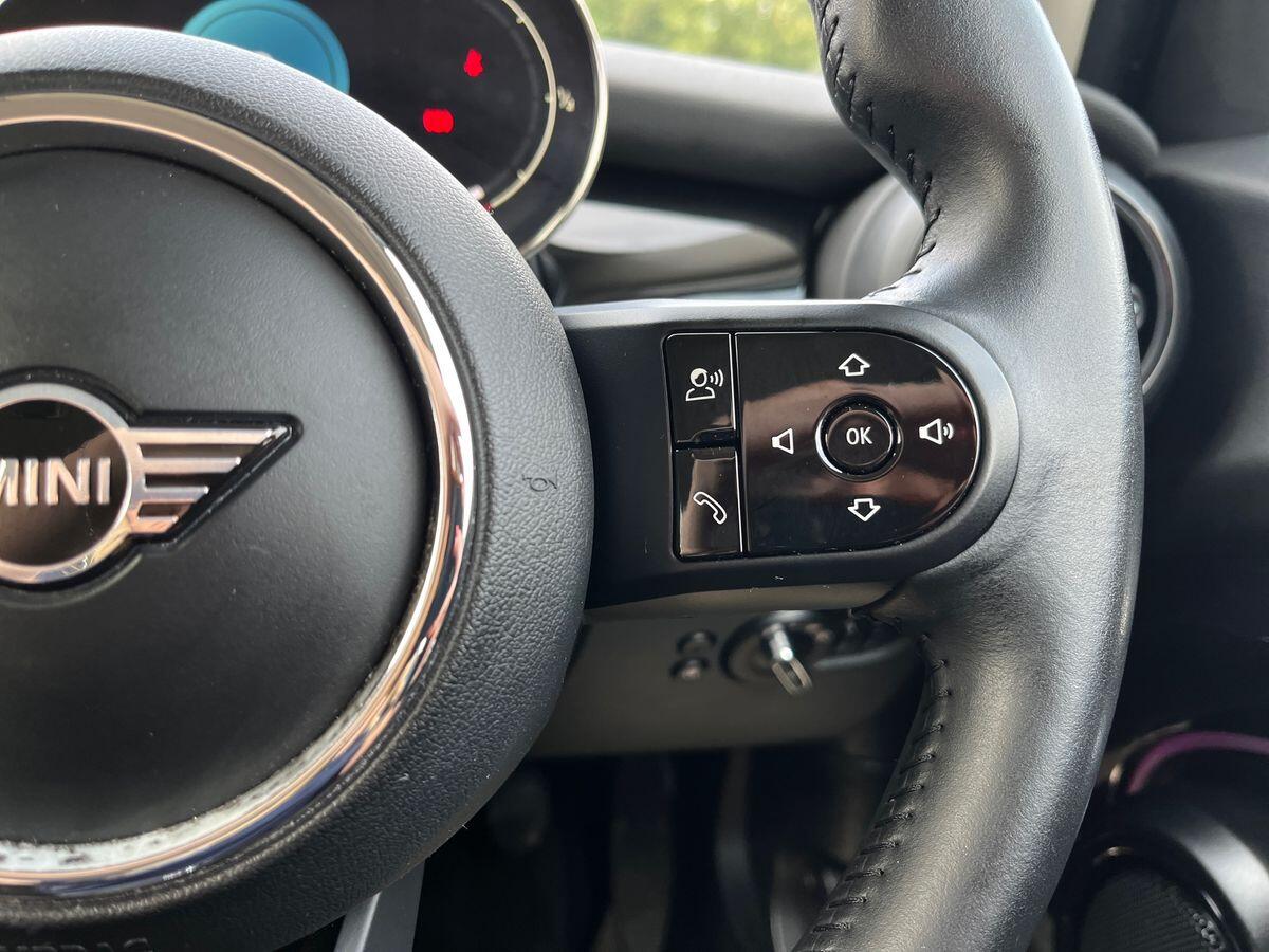 MINI Hatch Photo 15