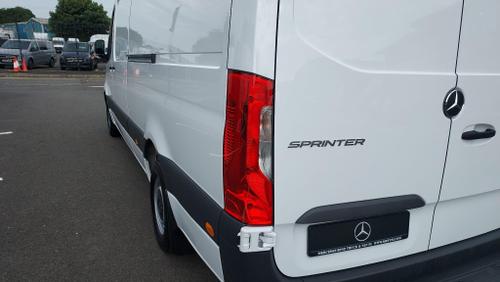 Mercedes-Benz Sprinter Photo at-66156c59f3f841ef8c01970d28c1a662.jpg