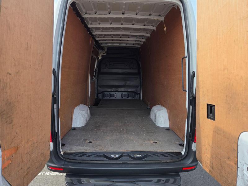 Mercedes-Benz Sprinter Photo at-661aa85a31a54a9ab09e77bb503d09a2.jpg