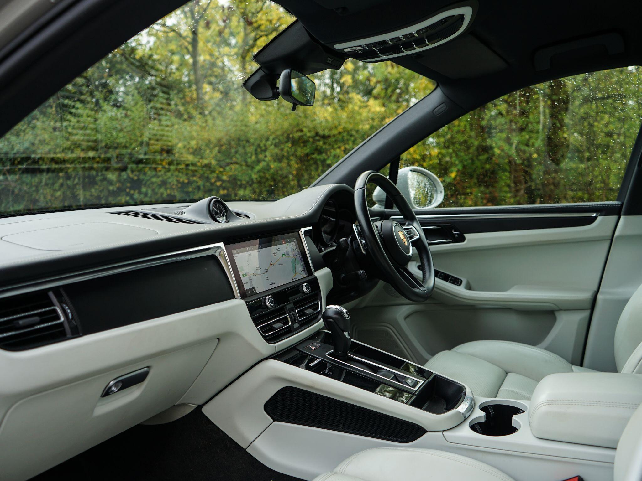 Porsche Macan 2.0T PDK 4WD Euro 6 (s/s) 5dr — photo 15