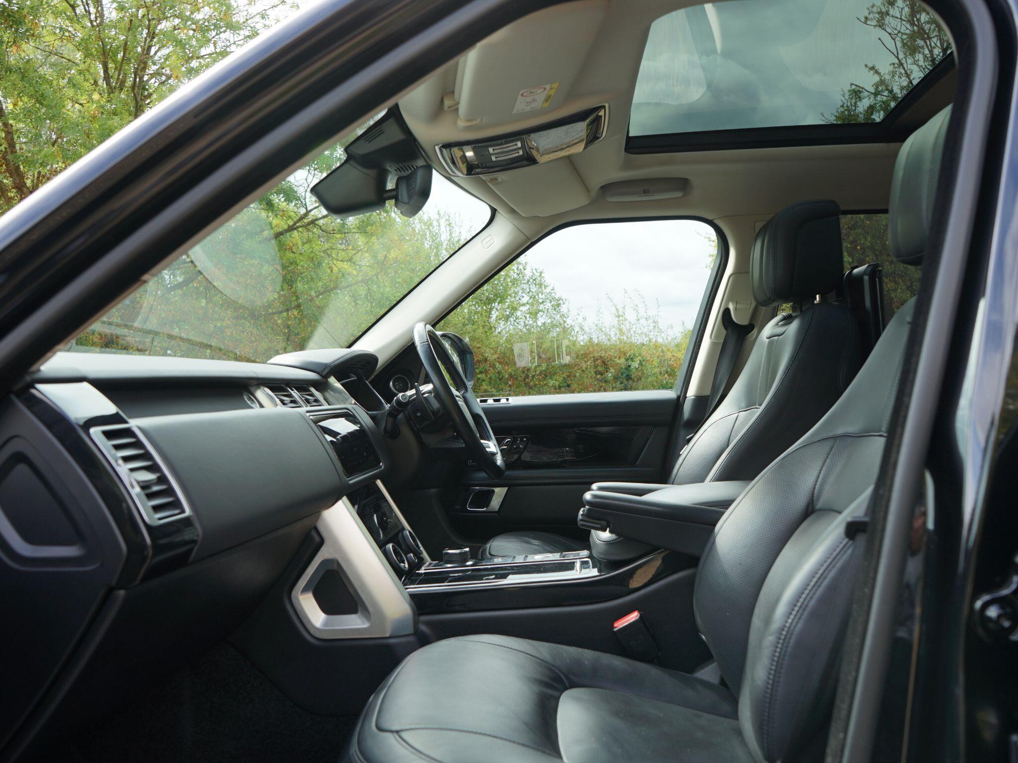 Land Rover Range Rover 3.0 SD V6 Vogue Auto 4WD Euro 6 (s/s) 5dr — photo 3