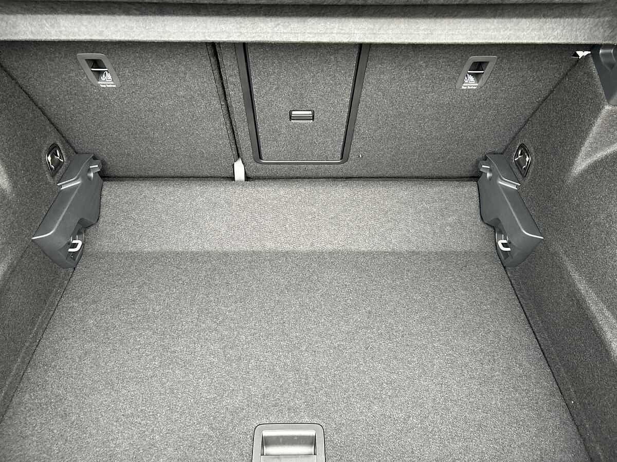 Volkswagen T-Roc Photo at-668ccaea028842bc8c25ef1eba4d6339.jpg