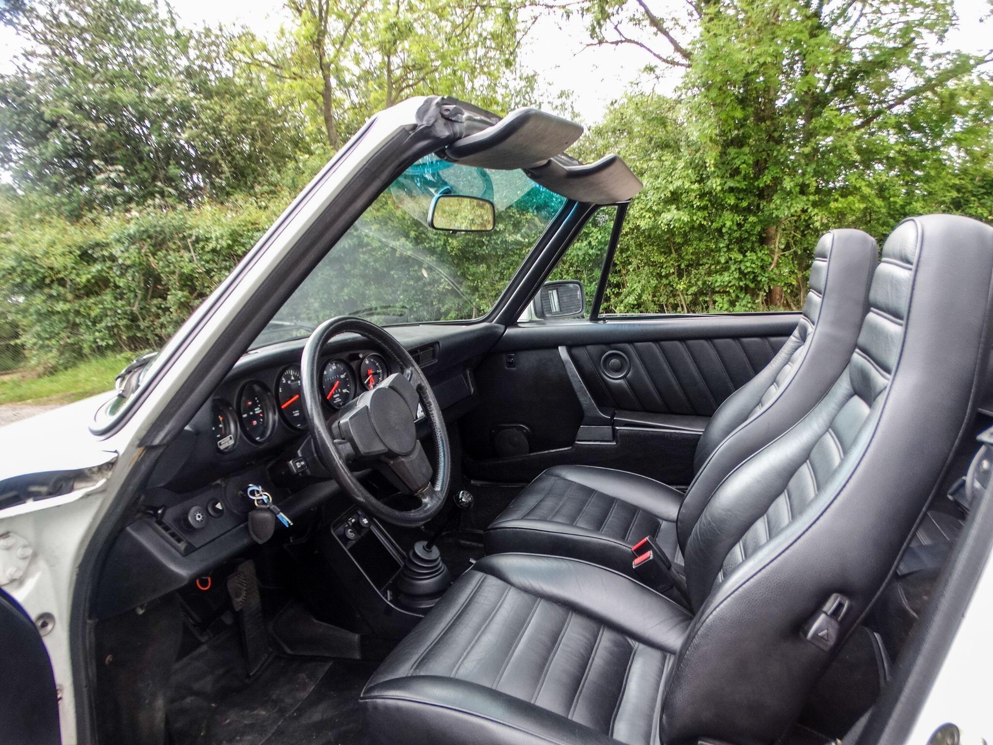 Porsche 911 3.6 993 Carrera 4 Cabriolet 2dr Petrol Manual AWD (272 bhp) — photo 3