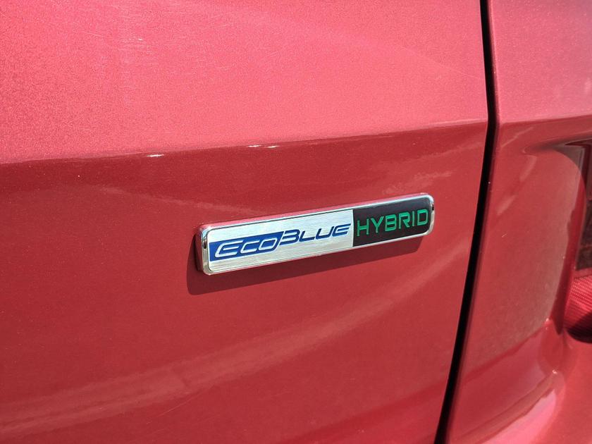 Ford Kuga Photo at-66a9d50f8d2e4fdf8cc19bd02162af78.jpg