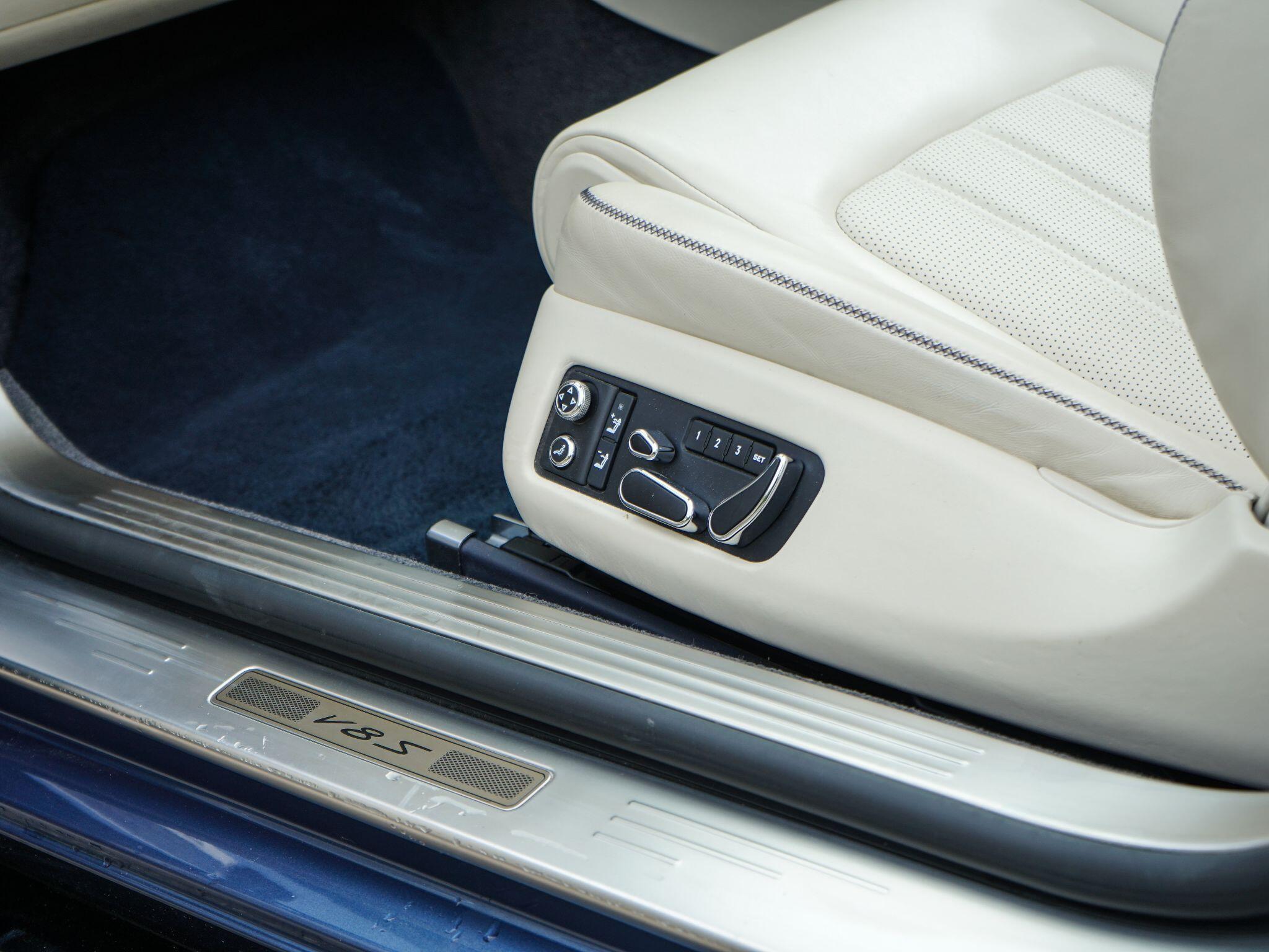 Bentley Continental 4.0 V8 GTC S Convertible 2dr Petrol Auto 4WD Euro 5 (528 ps) — photo 16